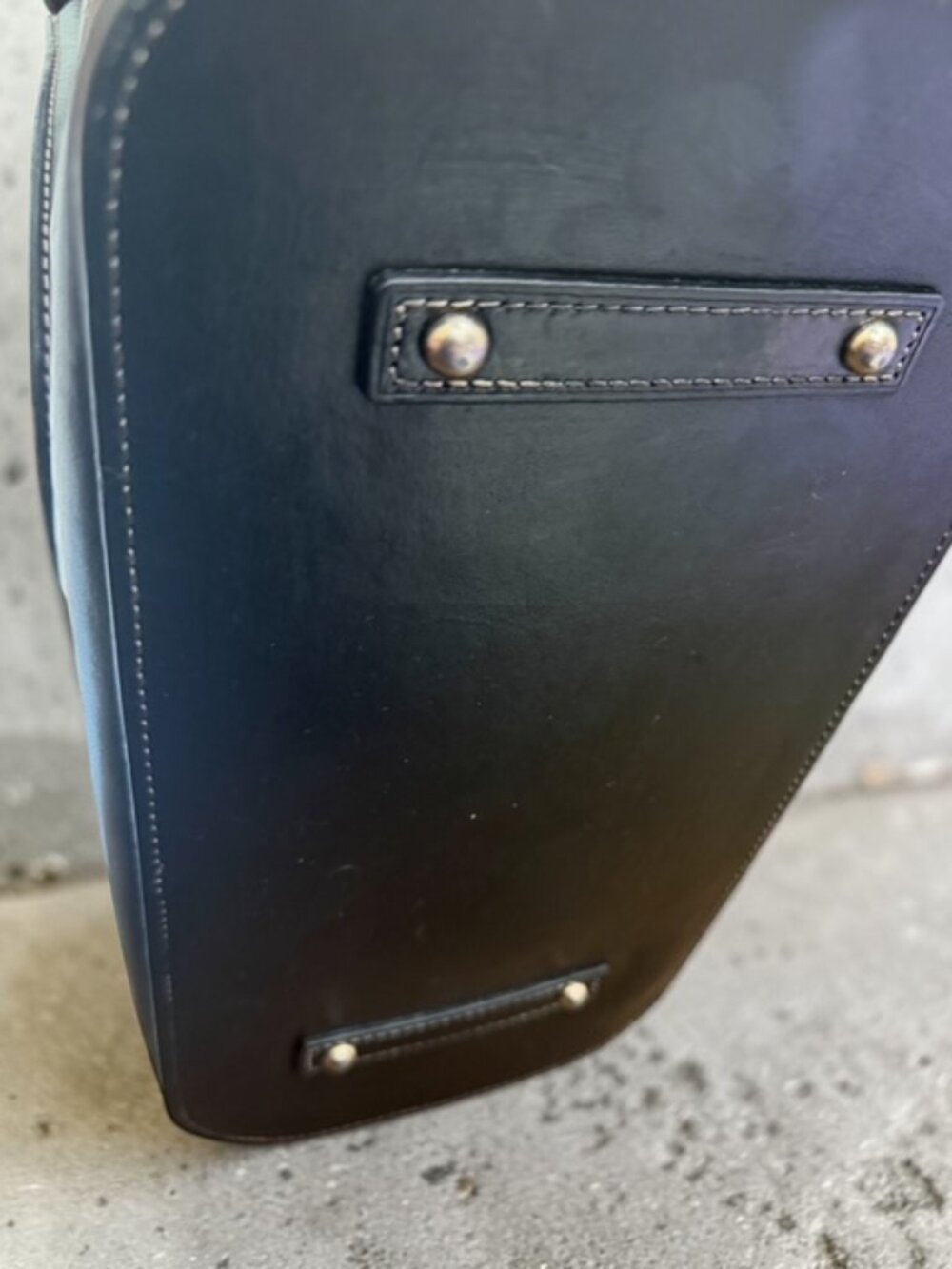 Beautiful Dooney & Bourke Pebbled Leather Tote in a rich brown shade 🤎✨ - Picture 10 of 11